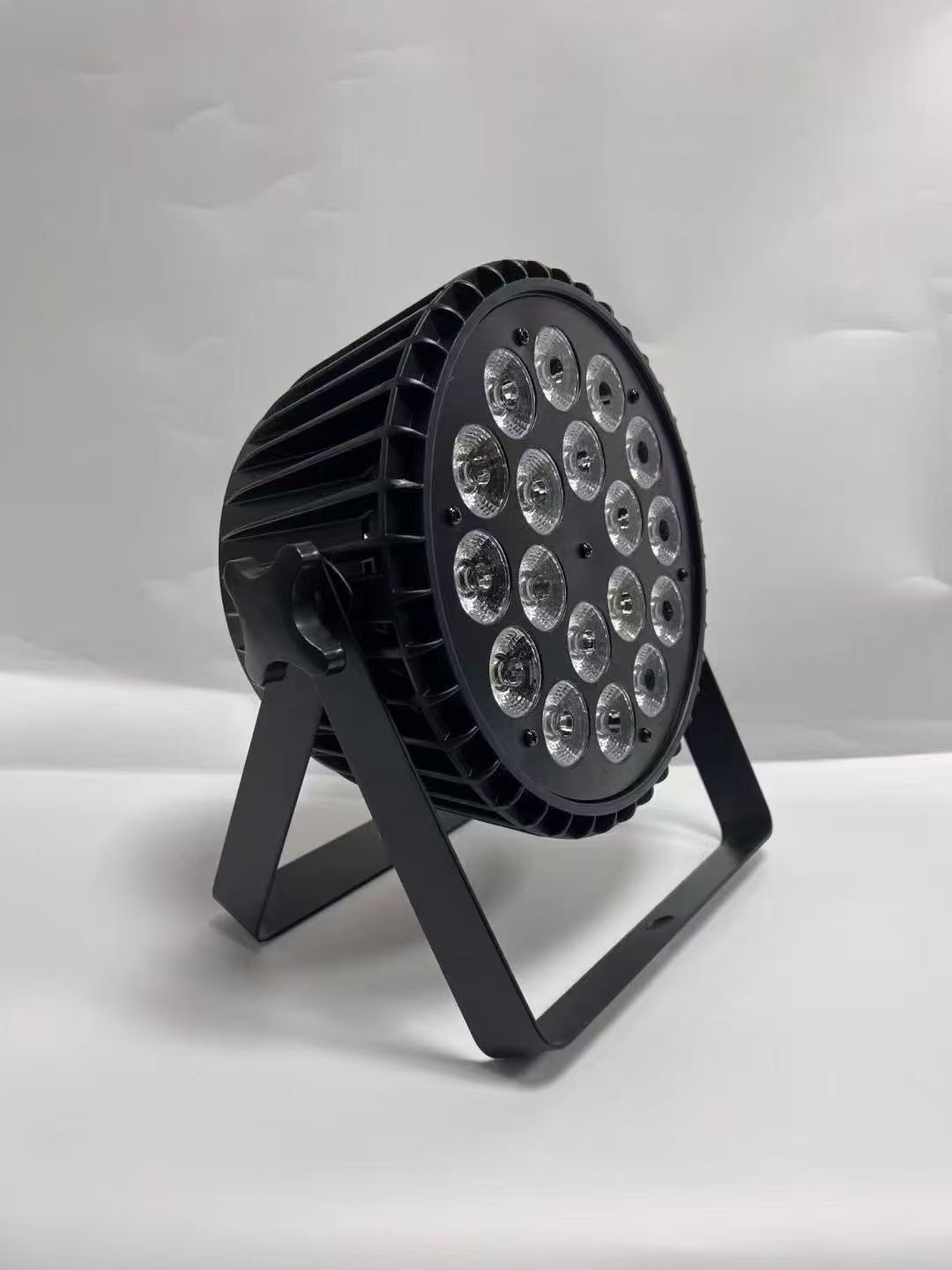 Customize par light 18*6w LED 4-in-1 DMX512 dmx Control RGBW Moving stage Light for Wedding Disco Professional Stage Lighting
